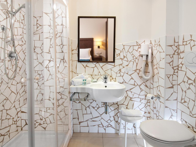 Bathroom 4, La Cappuccina, Rimini