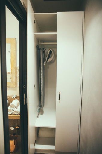 Bathroom 3, Lighthouse Suites, Rome