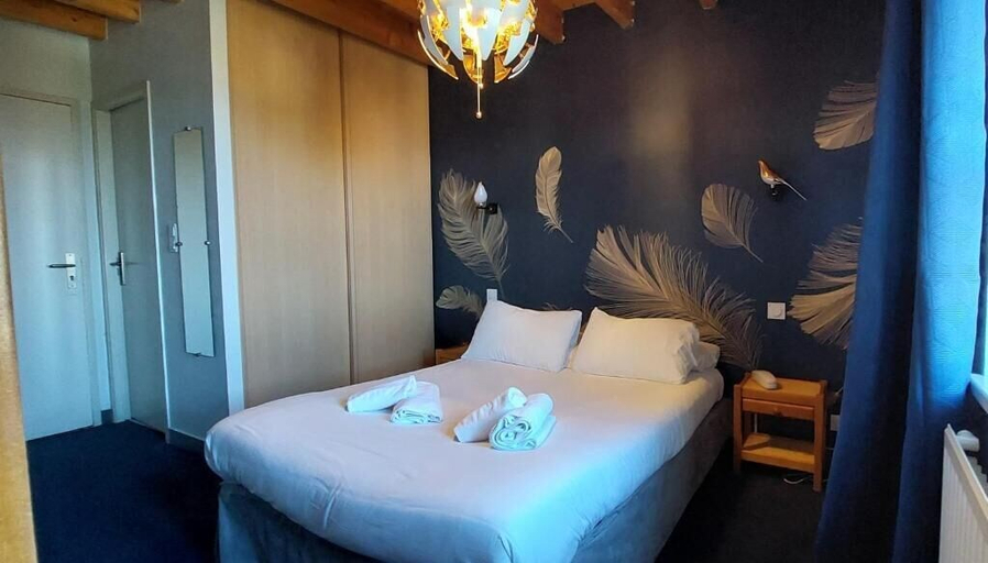 Bedroom 4, Le Prieuré, Finistère