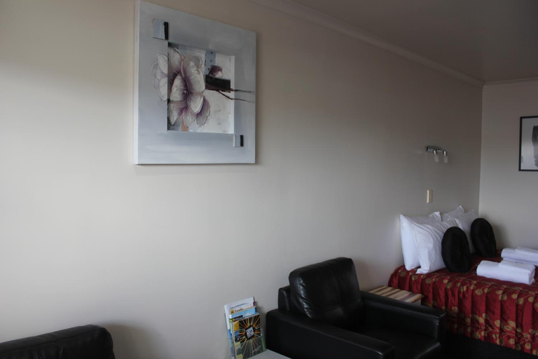Bedroom 2, Kiwi Court Motel, South Taranaki