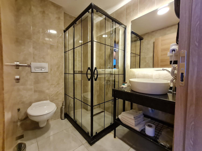 Bathroom 15
