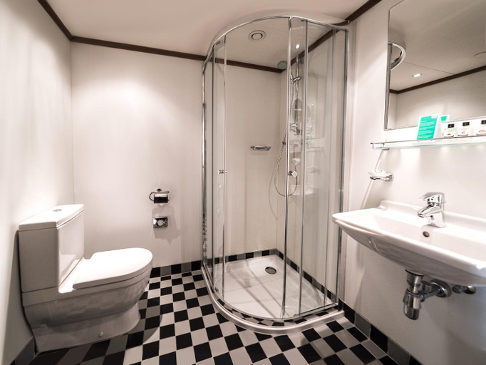 Bathroom 5, ss Rotterdam Hotel, Rotterdam