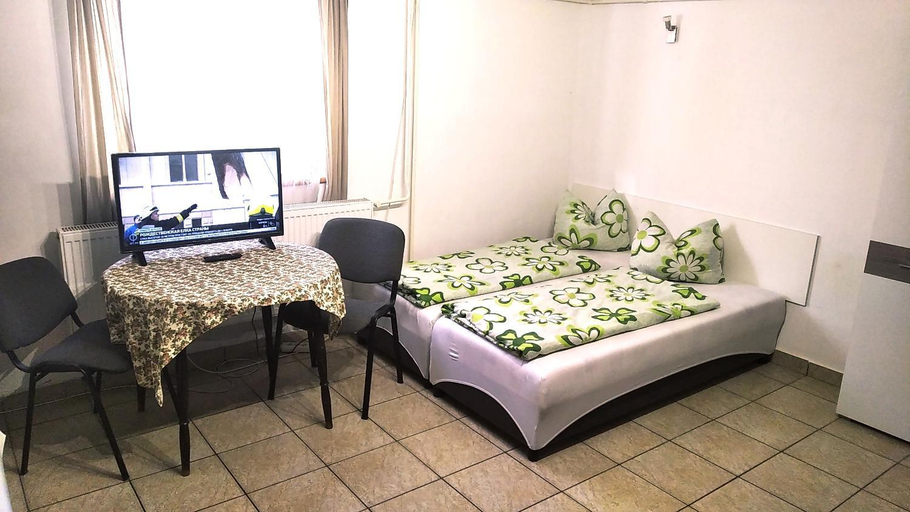 Others 4, Hostel Maros, Győr
