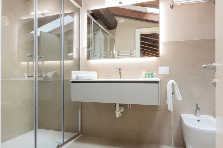Bathroom 19