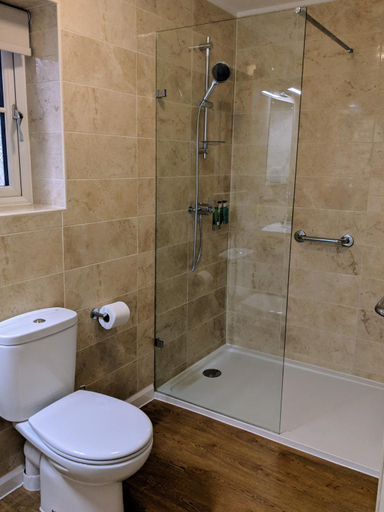Bathroom 3, Wayford Bridge Inn Hotel, Norfolk