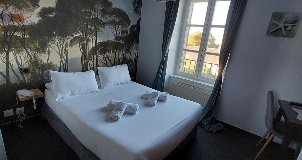 Bedroom 5, Le Prieuré, Finistère