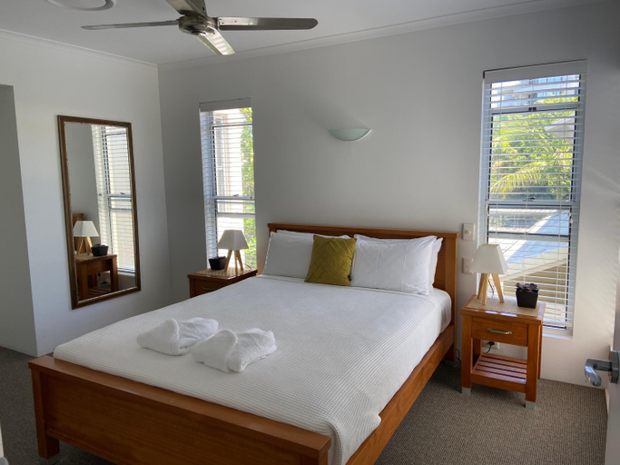 Bedroom, Skippers Cove Waterfront Resort, Noosa - Noosa-Noosaville