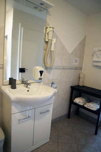 Bathroom 6