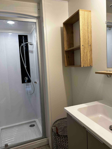 Bathroom, De La Terre Locan, Loire-Atlantique