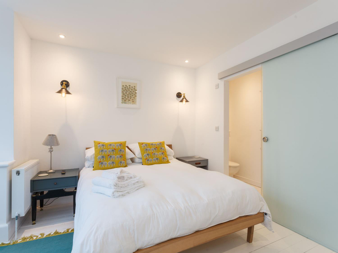 Bedroom 2, Dale House - Vivre Retreats, Poole