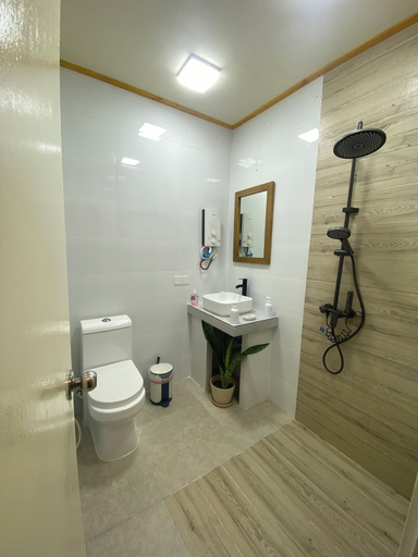 Bathroom, Maavaharu K.Himmafushi, Kaafu Atoll