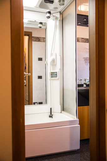 Bathroom 2, Villa Ivana, Brescia