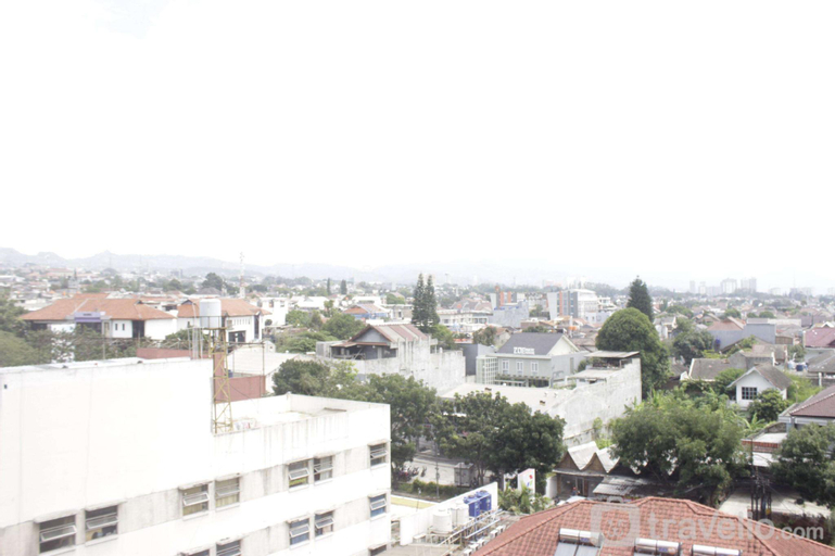Exterior & Views 24