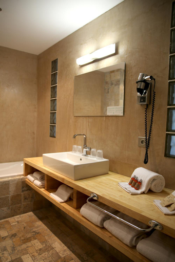 Bathroom 5, Campo Dell'Oro, Corse-du-Sud