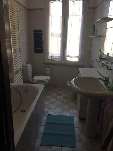 Bathroom 1, Le Ruote, Reggio Nell'Emilia