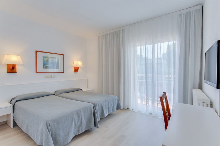 Bedroom 3, Hotel Garbi Park & AquaSplash, Girona