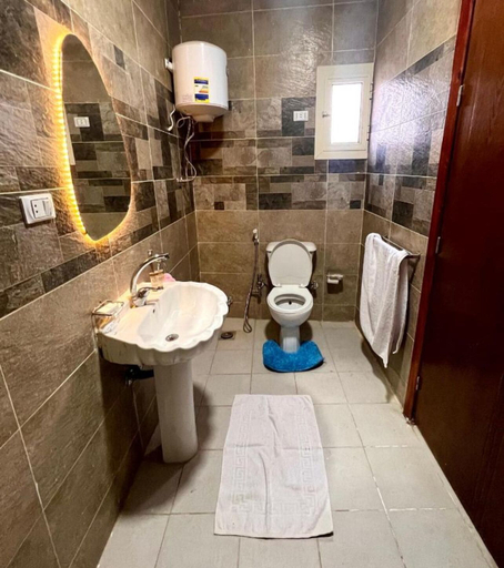 Bathroom 3, Moses Pyramids Inn, Al-Ahram