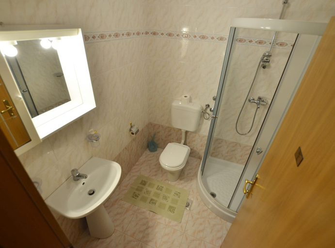 Bathroom 3, Sleek and Serene Flat and Rooms, Rovinj