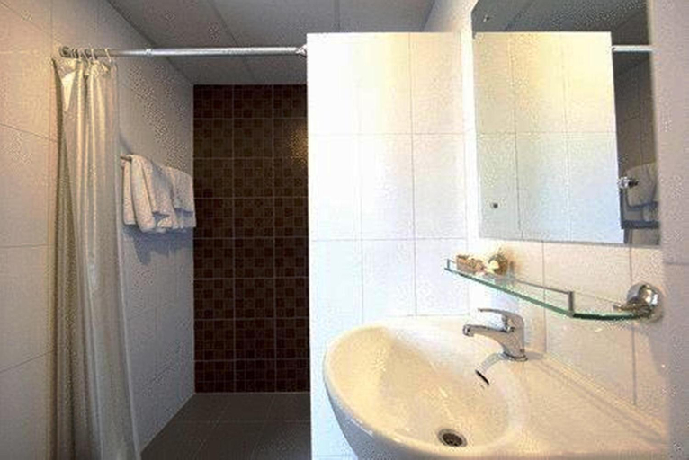 Bathroom 22