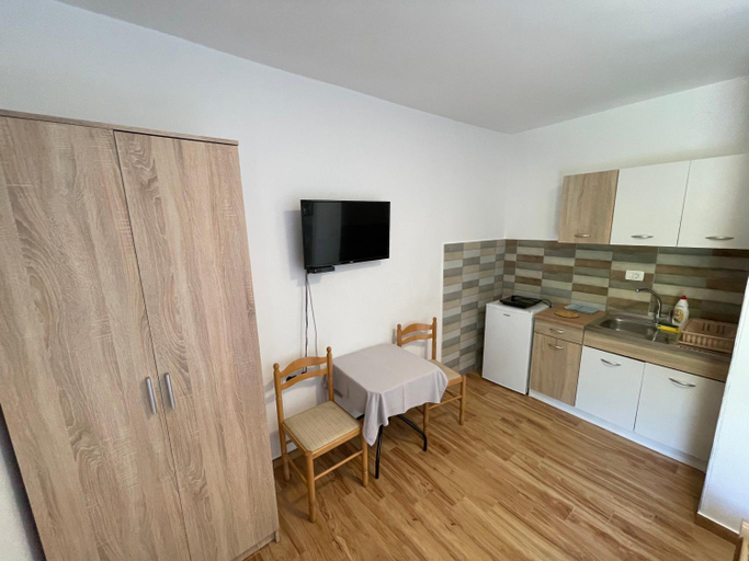 Others 2, Apartments Dionis