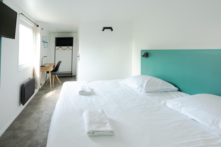 Bedroom 1, Les Chevaliers des Balances, Essonne