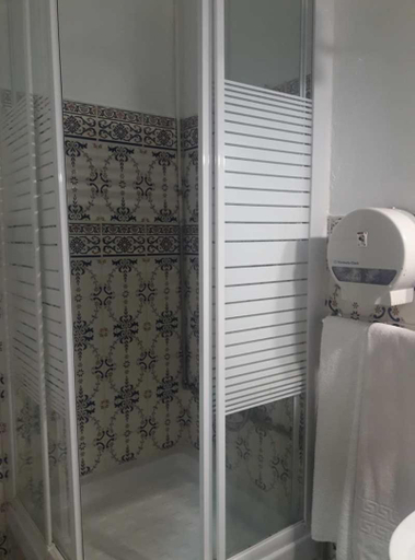 Others 3, Hostal Africa Do Sul, Lisbon
