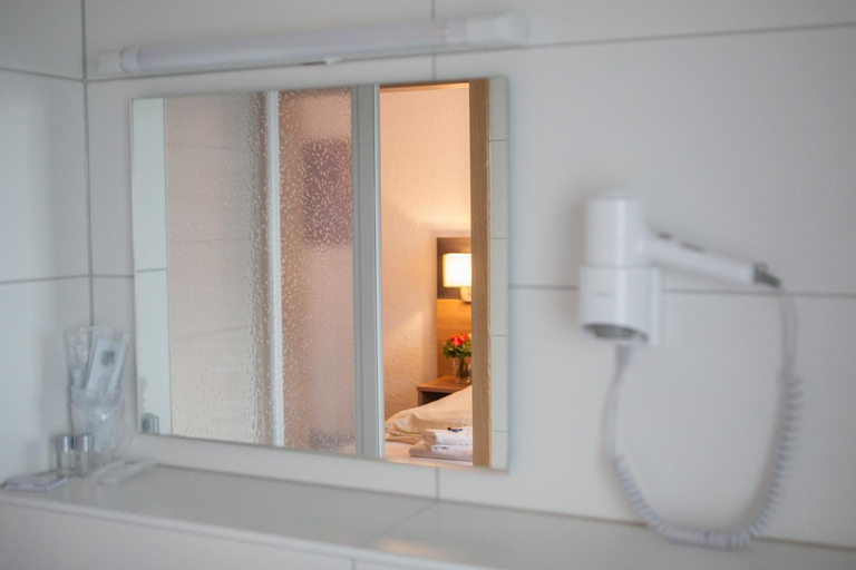 Bathroom 3, EulenNest, Gießen
