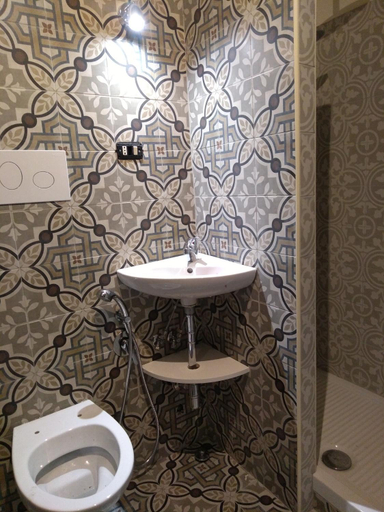 Bathroom 5, B&B La Marchesa, Napoli