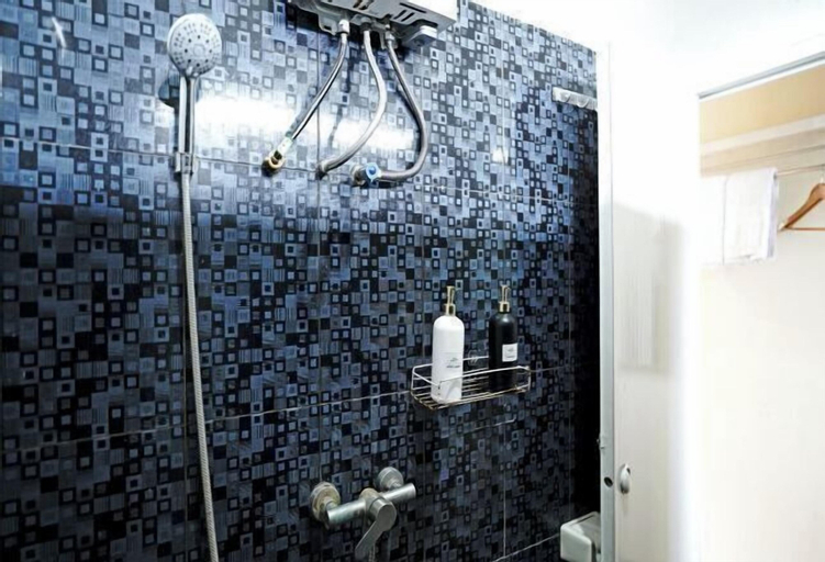 Bathroom 18