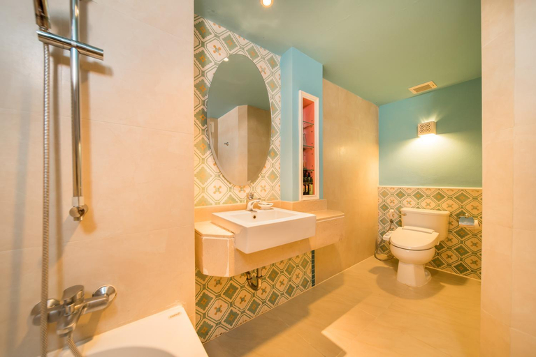 Bathroom 8