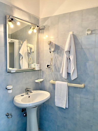 Bathroom 2, Il Romito, Livorno