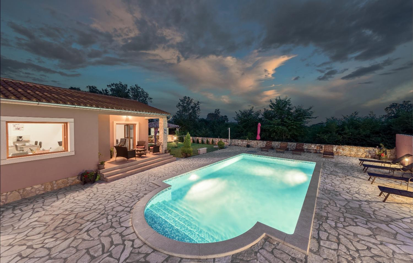 Others 4, Villa Klaudia, Ližnjan