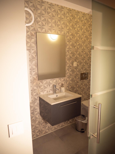 Bathroom, Guest House Stories, Beja