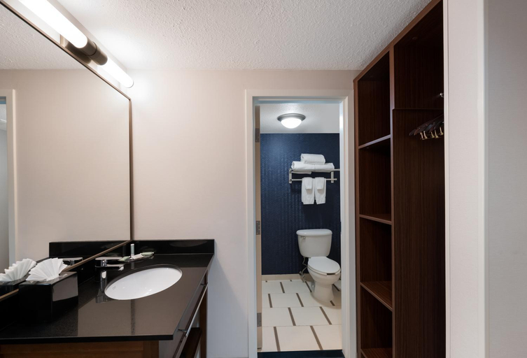 Bathroom 14