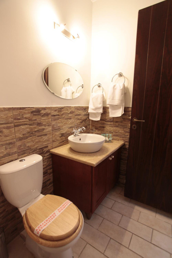 Bathroom 5, Efharis Filoxenon, Peloponnese