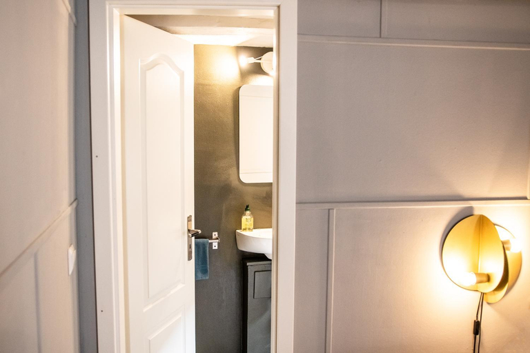 Bathroom 24