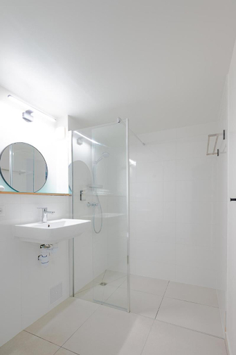 Bathroom 4, Les Chevaliers des Balances, Essonne