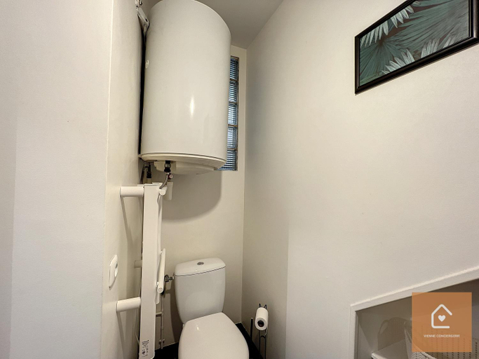 Bathroom 5, Yellow Studio - Arrivee Autonome, Vienne