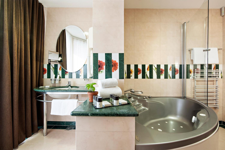 Bathroom 5, Hotel Livada Prestige - Terme 3000 - Sava Hotels & Resorts, Moravske Toplice