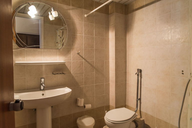 Bathroom 4, Perkes Hotel, Ionian Islands