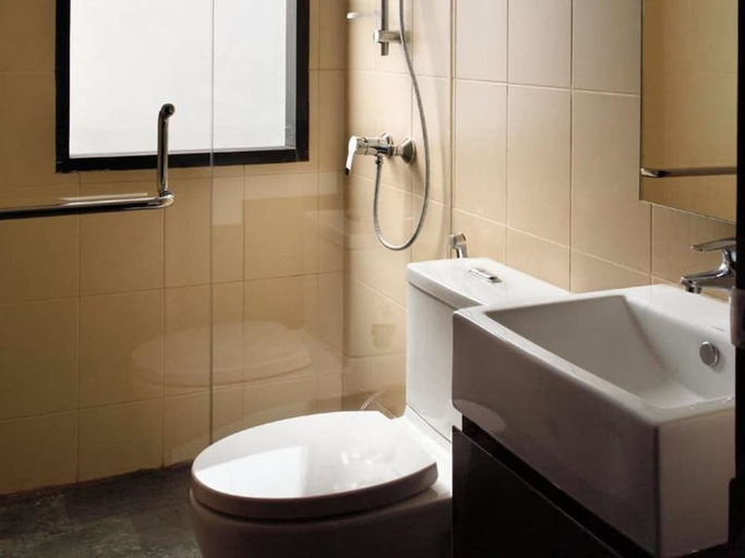 Bathroom 3, The Spot Hotel Legian, Badung