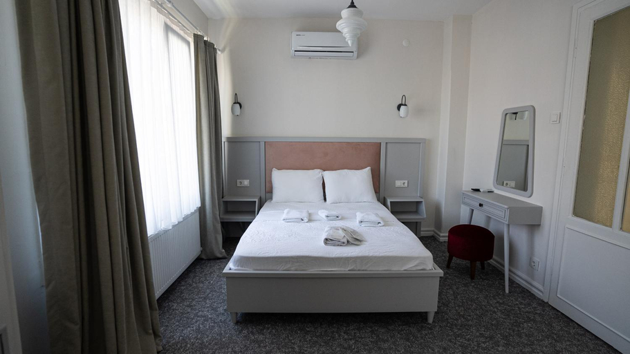 Bedroom 2, Buyukada Ece Suit, Adalar
