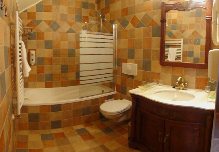 Bathroom 4, Nelson Hotel, Hajdúszoboszló