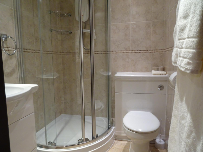 Bathroom 3, Quiet Woman House, Dorset