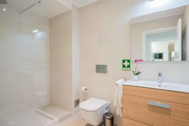 Bathroom 5, 137 LuxResidence, Lisbon