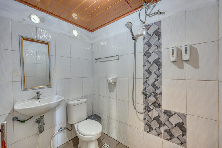 Bathroom 12