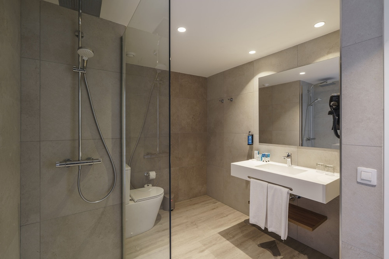 Bathroom 4, Alua Atlantico Golf Resort, Santa Cruz de Tenerife