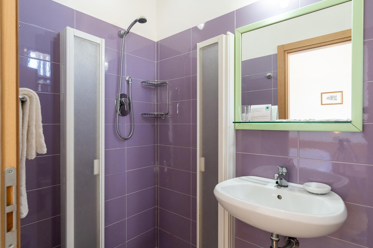 Bathroom 4, Hotel Milanese, Rimini