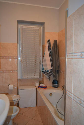 Bathroom 2, ilGirasole b&b, Genova