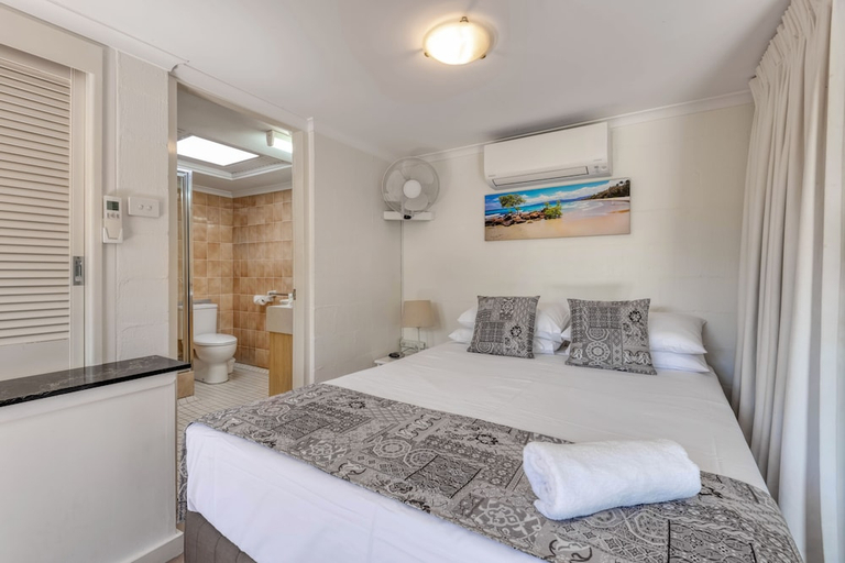 Bedroom 3, Tropical Reef Apartments Port Douglas, Douglas